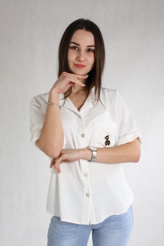 Egyszínű női ing, rövid ujjú, macis díszítéssel (fehér színű)