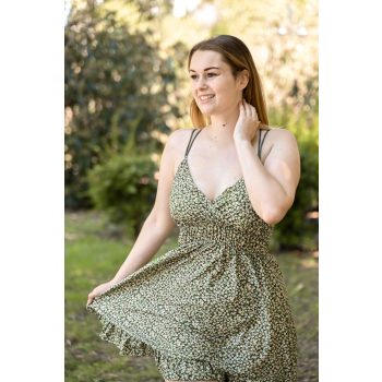 keresztpántos mellbetétes miniruha zöld apróvirágos