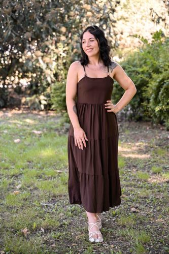 vékonypántos fagyöngyös ruha barna