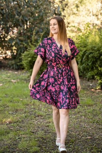 rövid ujjú fodros miniruha övvel lila fekete