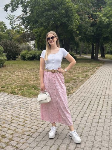 Apróvirágos gombos maxiszonya övvel rózsaszín