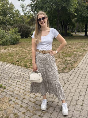 Apróvirágos maxiszoknya övvel drapp 