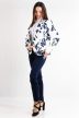 Karcsúsított blézer (fehér, sötétkék virág mintával) – magyar termék
