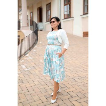 A vonalú ujjatan alkalmi ruha övvel türkiz fehér mintás