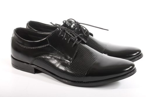 Férfi alkalmi cipő – valódi bőr (áttört mintás, lakkozott, fekete) – lengyel termék